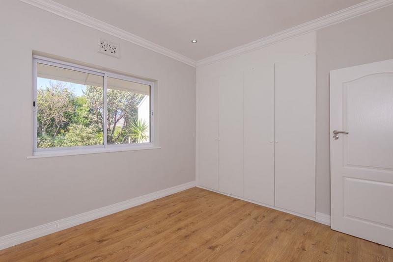 To Let 5 Bedroom Property for Rent in Constantia Western Cape